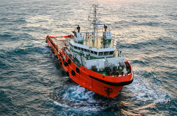 Sea tow in the high sea