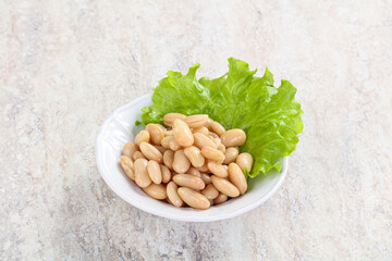 White canned beans for vegan suisine