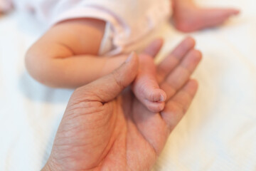 Hand hold new born foot close up