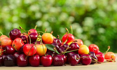 Juicy sweet cherries on a wooden table.