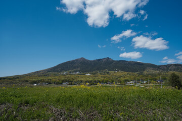 透き通る空に筑波山
