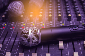 Wireless microphone for online education.