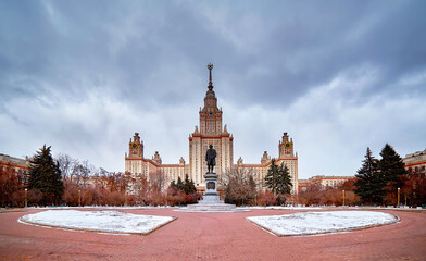 Obraz premium Panoramic view of dramatic clouds over spring campus of famous Russian university in Moscow