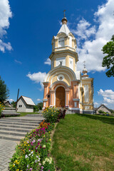 Fototapeta na wymiar Church of St. Peter and Paul in the village of Venzovets, built in the Russian style