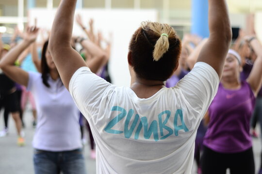 Zumba instructor in session