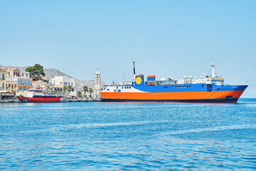 Obraz premium Moored large ferry on sea against old town