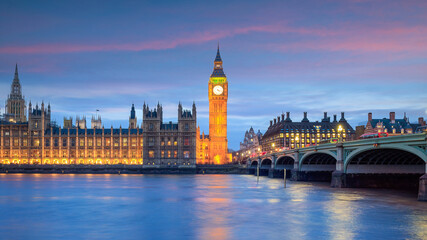 Obraz na płótnie Canvas Big Ben and Houses of parliament at twilight