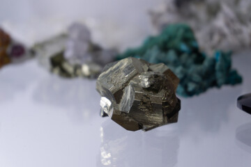 Fluorite, quartz, pyrite, mineral structure