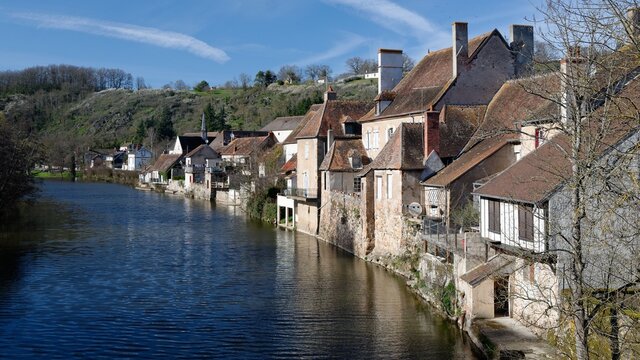 A view of the houses of an medieval french village, aligned along a river