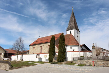 Fototapeta na wymiar Kirche St. Laurentius in Wettzell