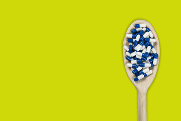 spoons with medicines to symbolize how to choose the best medicine for your disease