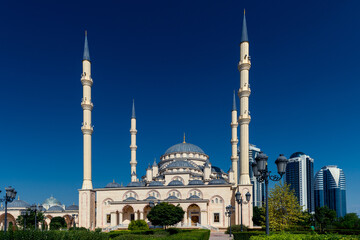 Fototapeta na wymiar The Akhmad Kadyrov Mosque in Grozny - Chechnya, Russia