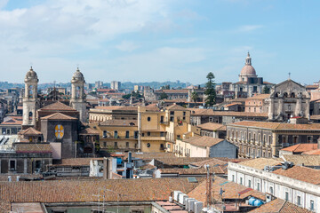 Fototapeta na wymiar Vista aérea del centro histórico de la ciudad de Catania en Sicilia, Italia