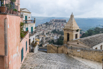 Vista del histórico barrio de Ragusa Ibla en Sicilia, Italia