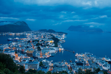 Naklejka premium Alesund, Norway. Scenic View Night City