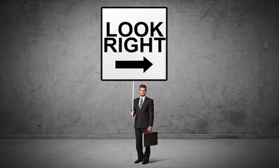 Obraz premium business person holding a traffic sign