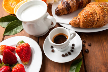 Classica e salutare colazione italiana in tavola 