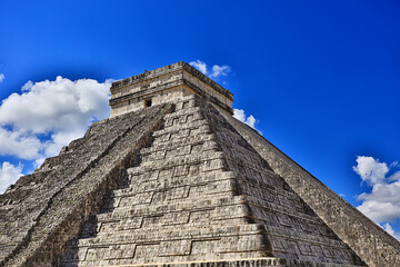 Fototapeta na wymiar mexico pyramids mayan ancient city, landscape pre-columbian america chicenica maya
