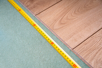 Laminate floor installing on natural underlay.