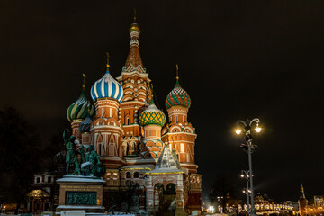 Obraz premium View of the Moscow Kremlin and St. Basil's Cathedral. Cristmas time in Moscow, Russia.