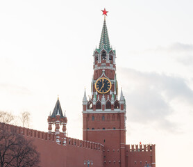 Fototapeta na wymiar Moscow, Russia. View ot the Moscow Kremlin wall and Spasskaya tower. Sunset with clouds