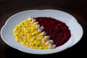 Risotto allo zafferano e polvere di barbabietole