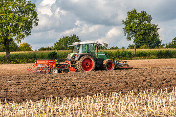 Tractor with seed drill and roundabout cultivator in the field | 4199
