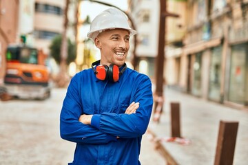 Young caucasian worker smiling happy wearing uniform at the city.