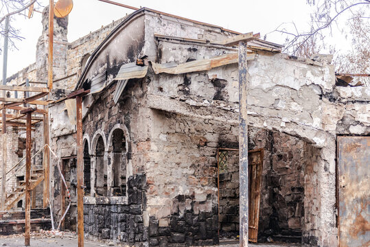 Consequences of the fire of shopping malls. Burnt-out market near the Feodosiya embankment. All that remains after the fire.