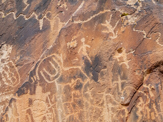 Fototapeta premium Sunny exterior view of the Bloomington Petroglyph Park