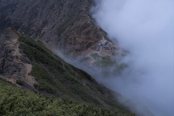 八ヶ岳連峰での登山風景、縦走路からの行者小屋