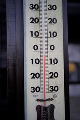 山小屋の登山風景、温度計