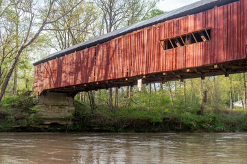 Obraz premium large vintage red covered bridge in Indiana