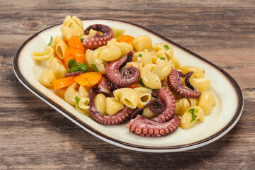 Pasta with octopus and yellow tomatoes