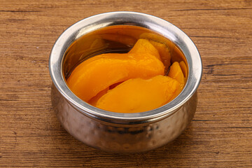 Sweet mango slices in syrop