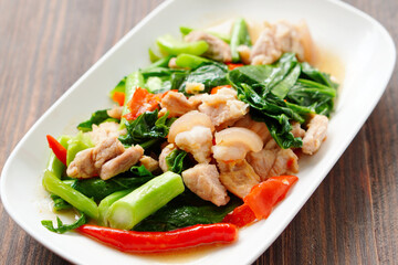 Stir-fried pork belly with kale Season with sugar, fish sauce and oyster sauce