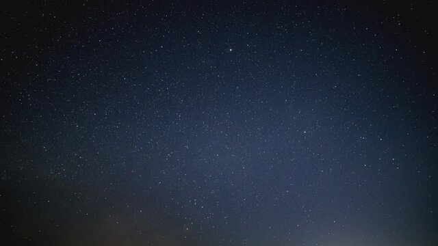 タイムラプス　山から昇る天の川　星空の動き　4月