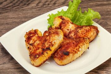 Roasted chicken wings with spices