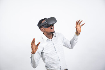 young nigerian man using a virtual reality head set