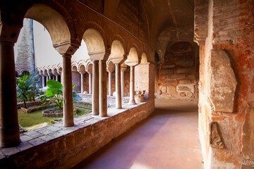 The Cloister of The Basilica of San Lorenzo fuori le Mura.A square corridor built in the 12th century,Numerous sarcophagi and bas-reliefs are arranged along the walls