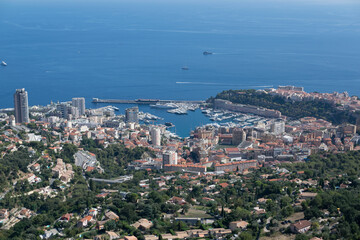 Principauté  de Monaco vue du village de La Turbie dans les Alpes-Maritimes, France.
