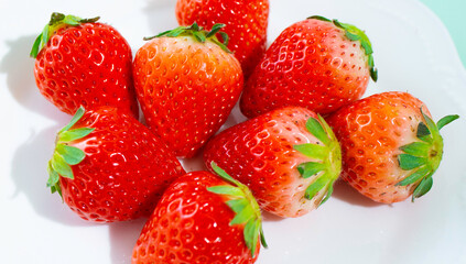 佐賀県産のイチゴ「さがほのか」（日本産）、4月