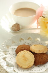 Obraz na płótnie Canvas Homemade coffee and vanilla cookie with flower