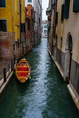 Fototapeta na wymiar A boat in the rain of Venice.