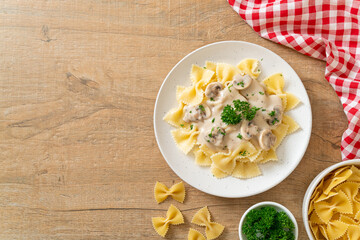 farfalle pasta with mushroom white cream sauce