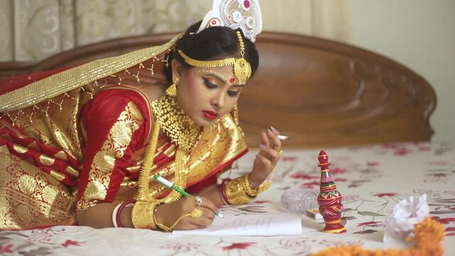 indian bride smoking cigarette / dulhan Smoking #bride #bridelmakup #culture #weddingdress #saree Indian bengali bride smoking cigarette