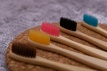 Cepillos de dientes de bambú para unos dientes limpios y un a su vez ayudar a cuidar el medio ambiente