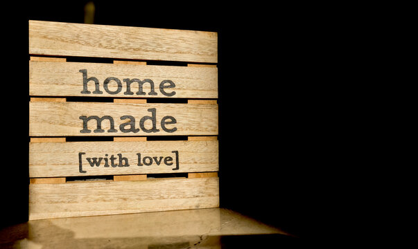 Letras home made escritas sobre madera