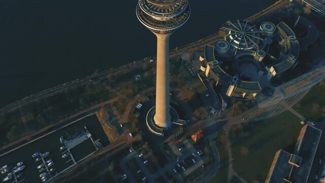 Luftbild des Rheinturms
Aerial View Of D&uuml;sseldorf Tower.