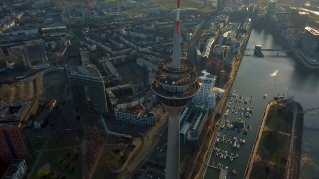 Aerial view of the Düssseldorf Tower.
Luftbild für den Rheinturm.